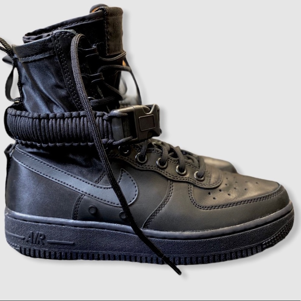 Nike Women’s SF Air Force 1 High Black size7